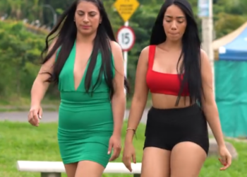 V0901240_Trató mal a una niña pobre, pero su papá le da una lección_part2