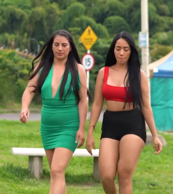 V0901240_Trató mal a una niña pobre, pero su papá le da una lección_part2