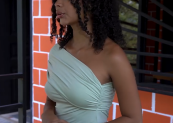 V2201090 Papá soltero es descubierto por su hija son su nueva novia part2