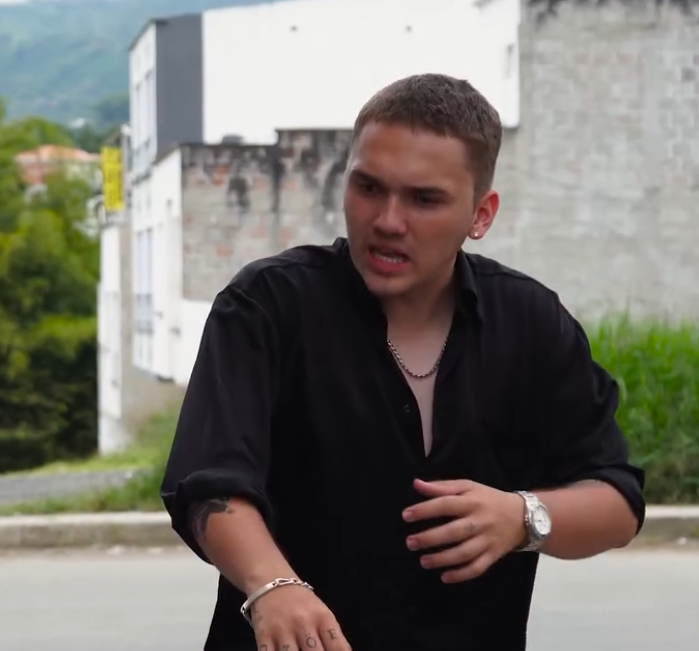 V0901107 Vagabunda y su madre enferma son humilladas por millonario y al final le dan la lección de su vida part2