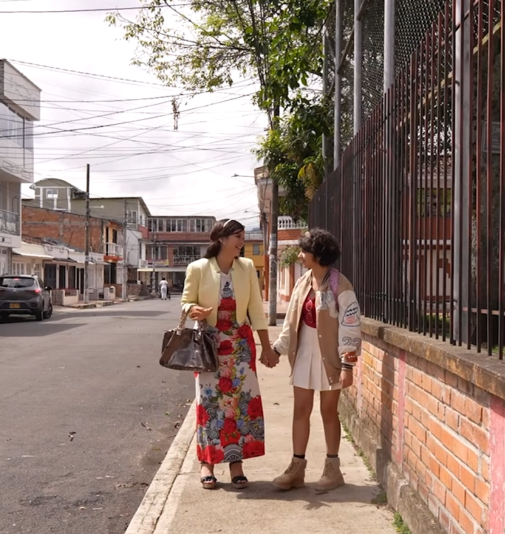 V1301099 Niño pobre le dio una lección a una niña millonaria part2