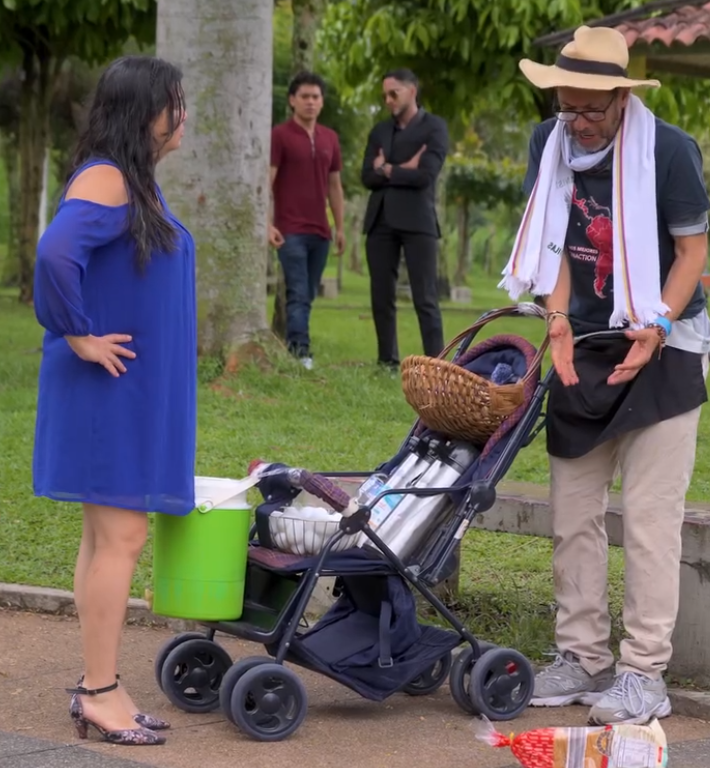 V2101036 Mal hijo le hace esto a su padre sin imaginar como terminaría part2