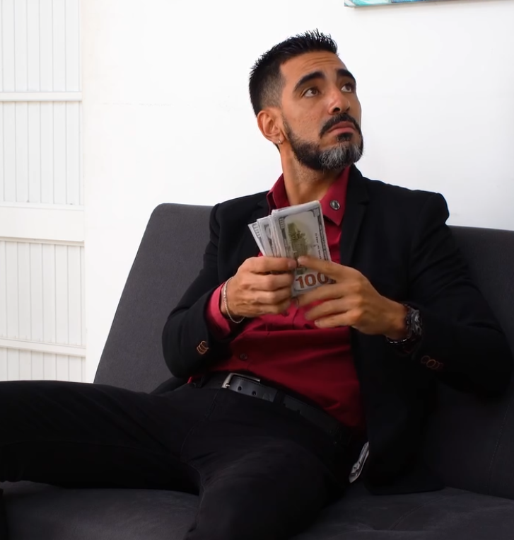 V2801226 Niña millonaria le pone una trampa a su mamá interesada part2