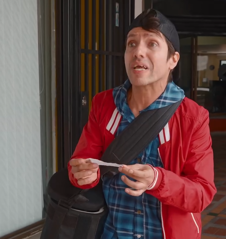 V0801176 Delivery encuentra billetes en un bolso por una aterradora razón part2