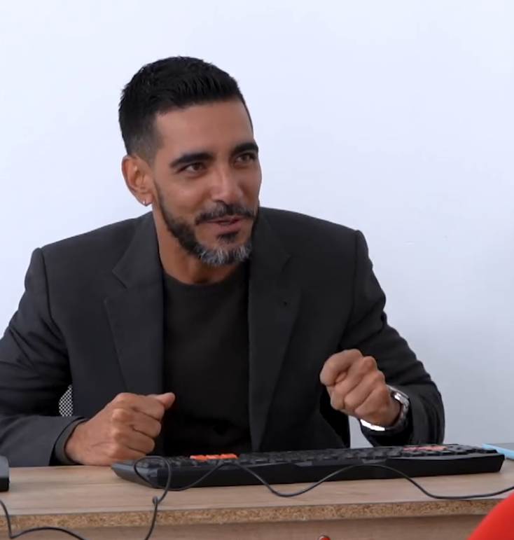 V2801087 Lo humilló por ser el de servicio sin imaginar esta sorpresa part2