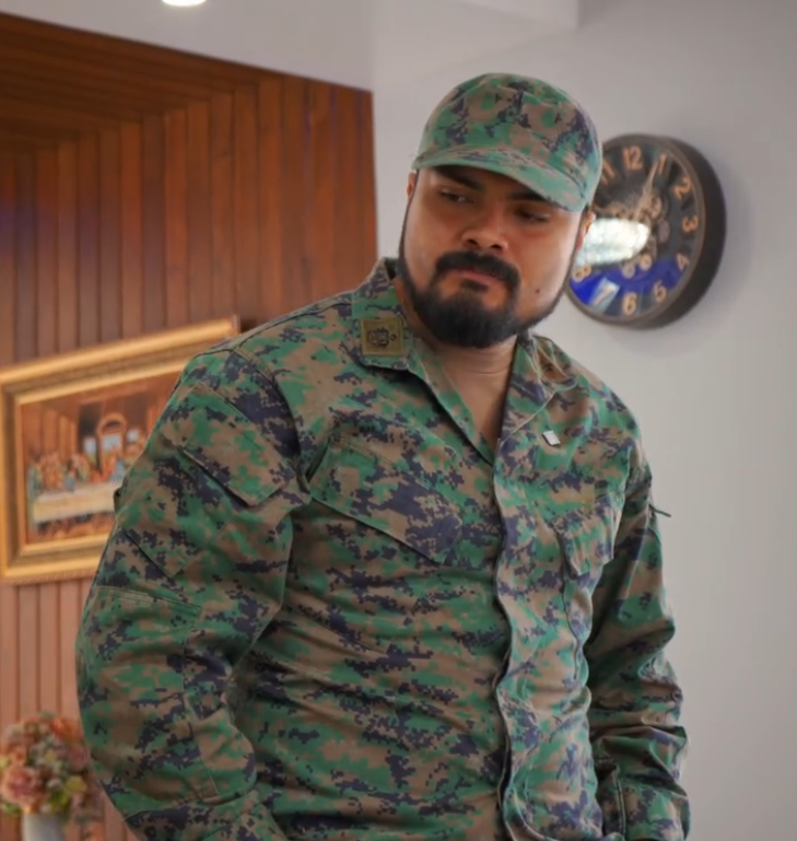 V1001036 Militar regresa a casa con otra mujer, su esposa le da la bienvenida part2