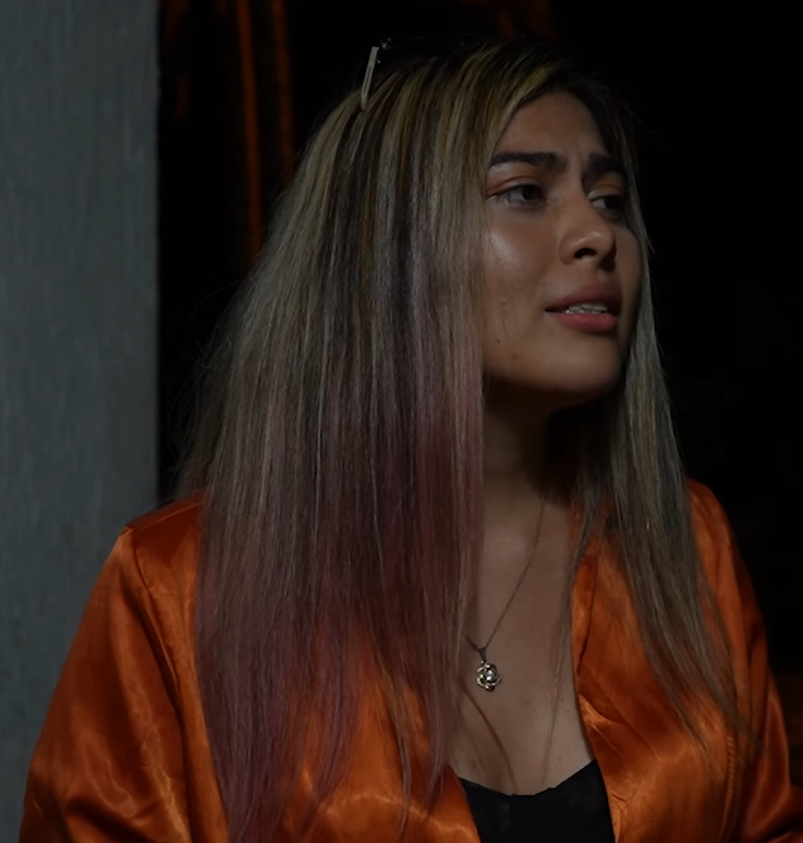 V1301114 Limpiaparabrisas destruye el auto de chica adinerada part2