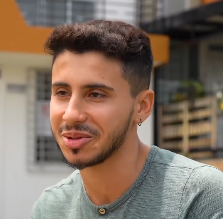 V2101039 Mujer Se Desmaquilla Frente A Su Novio Por Primera Vez Para Ganar Un Premio part2