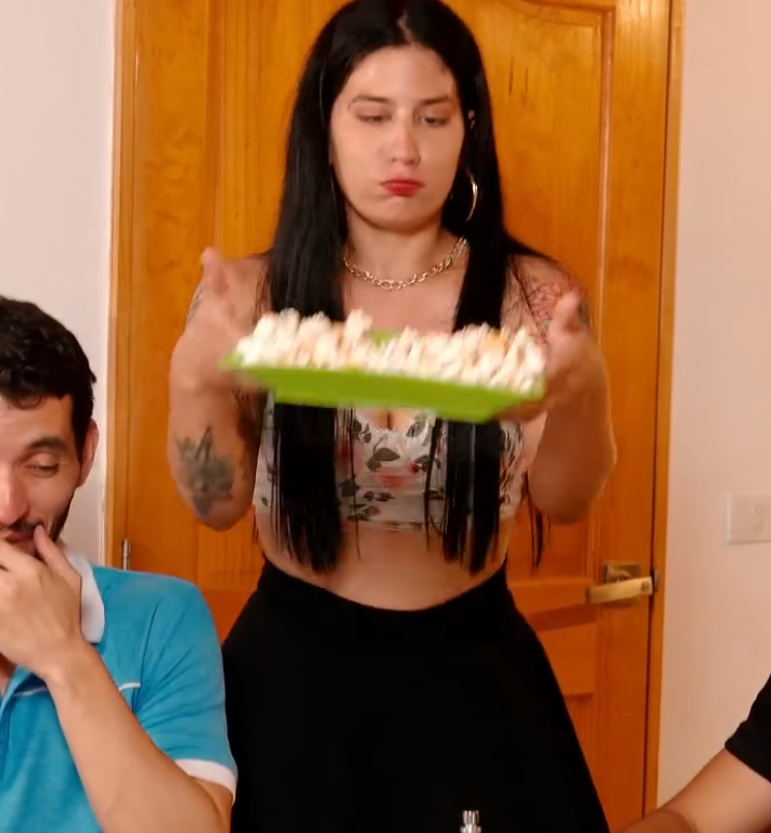 V2801190 Hizo lo impensable para que su novio la dejara por una apuesta de estas part2