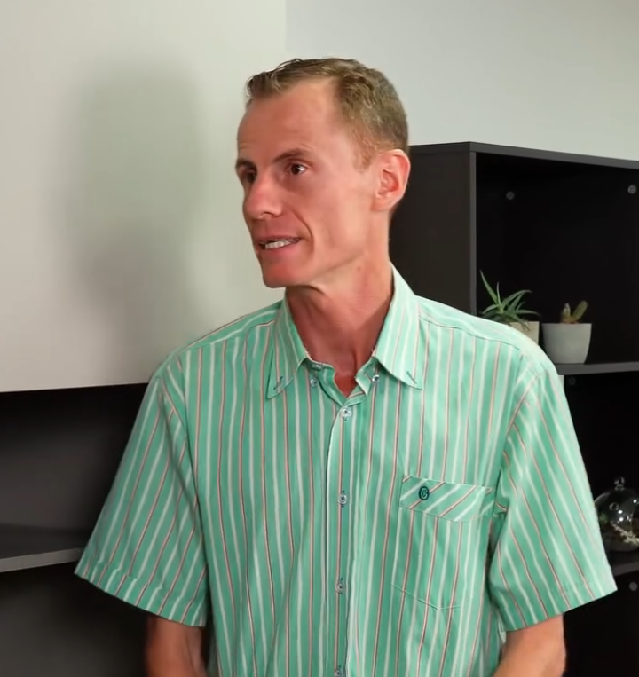 V2801230 Su tío lo descubrió haciendo lo mal, pero nunca es tarde para hacer lo correcto part2