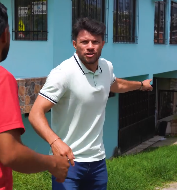 V2801232 Jeque millonario engañaba a los hombres con sus dos esposas part2