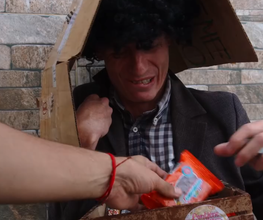 V0901130 Ayudo a un discapacitado de la calle y lo que paso te dejara sin palabras part2