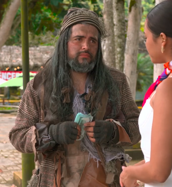 V1001101 Se disfrazó de mendigo para saber quién le daría un abrazo desinteresado part2