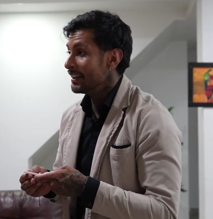 V1001107 Su esposo la descubrió siendo infiel con su propio padre y lo pagó muy caro part2