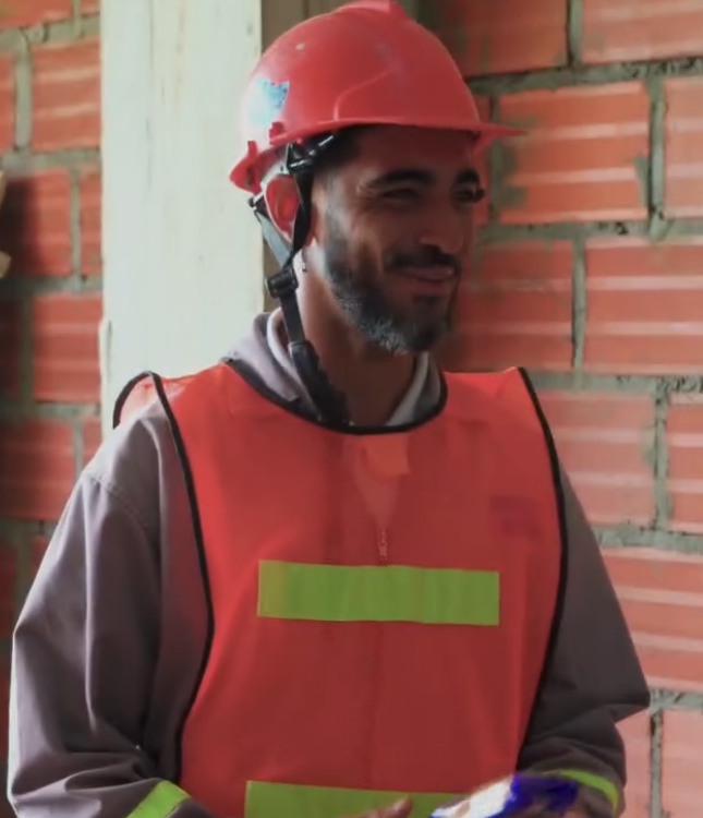 V2101056 Humilló a este pobre albañil, pero el hizo lo imposible por enamorarla part2