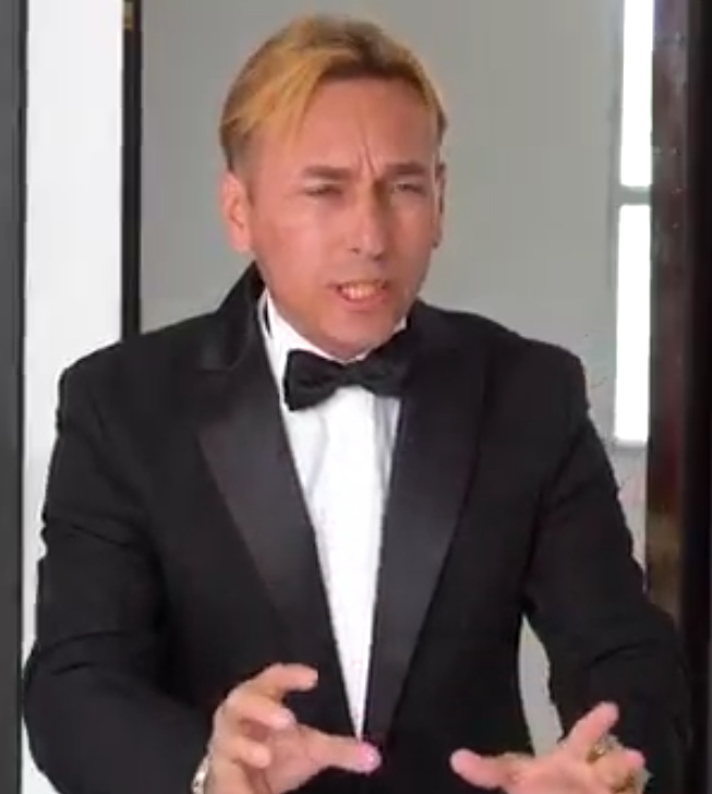 V2301007 No quiso pagar su trabajo de maquillaje y así fue como ella decidió vengarse part2