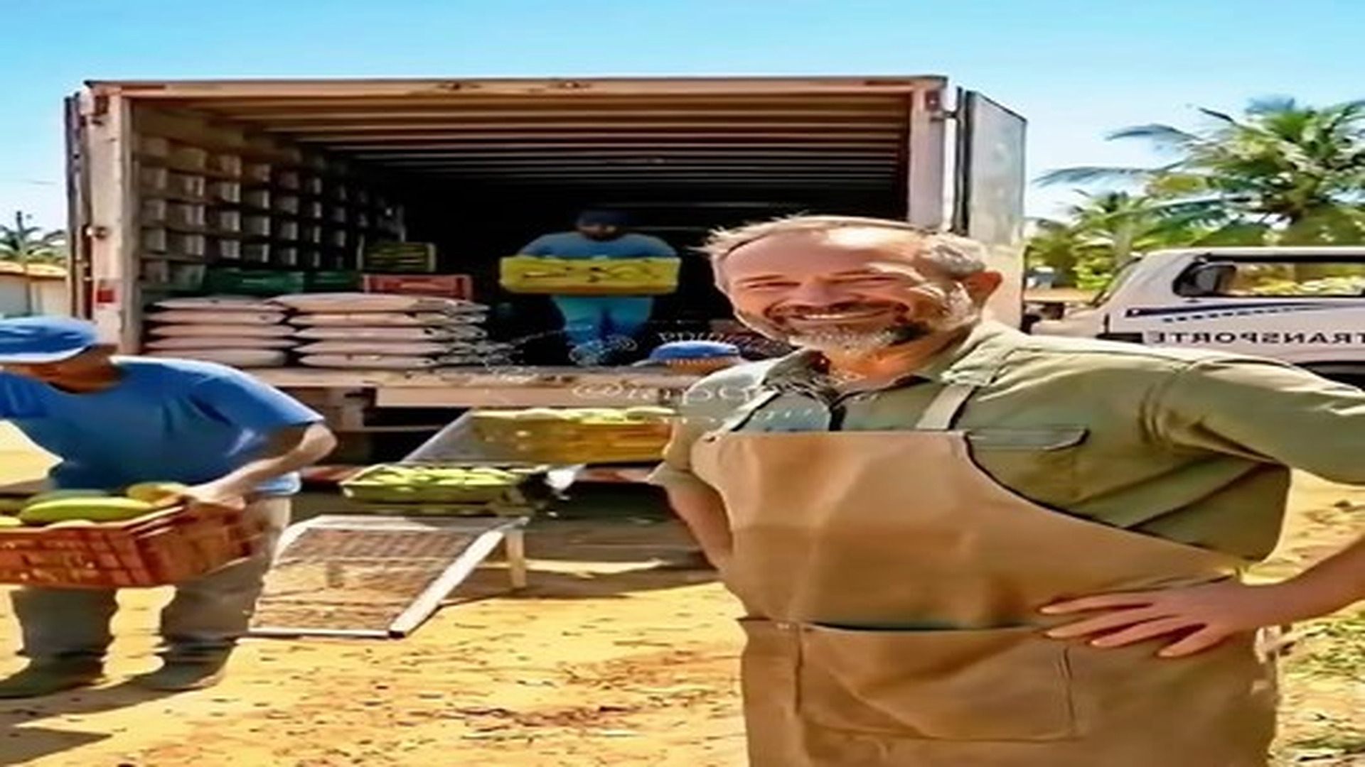 V1306604 o cartão do idoso foi recusado no mercado mas o gesto de um comercian | Báo Online Buổi Sáng89