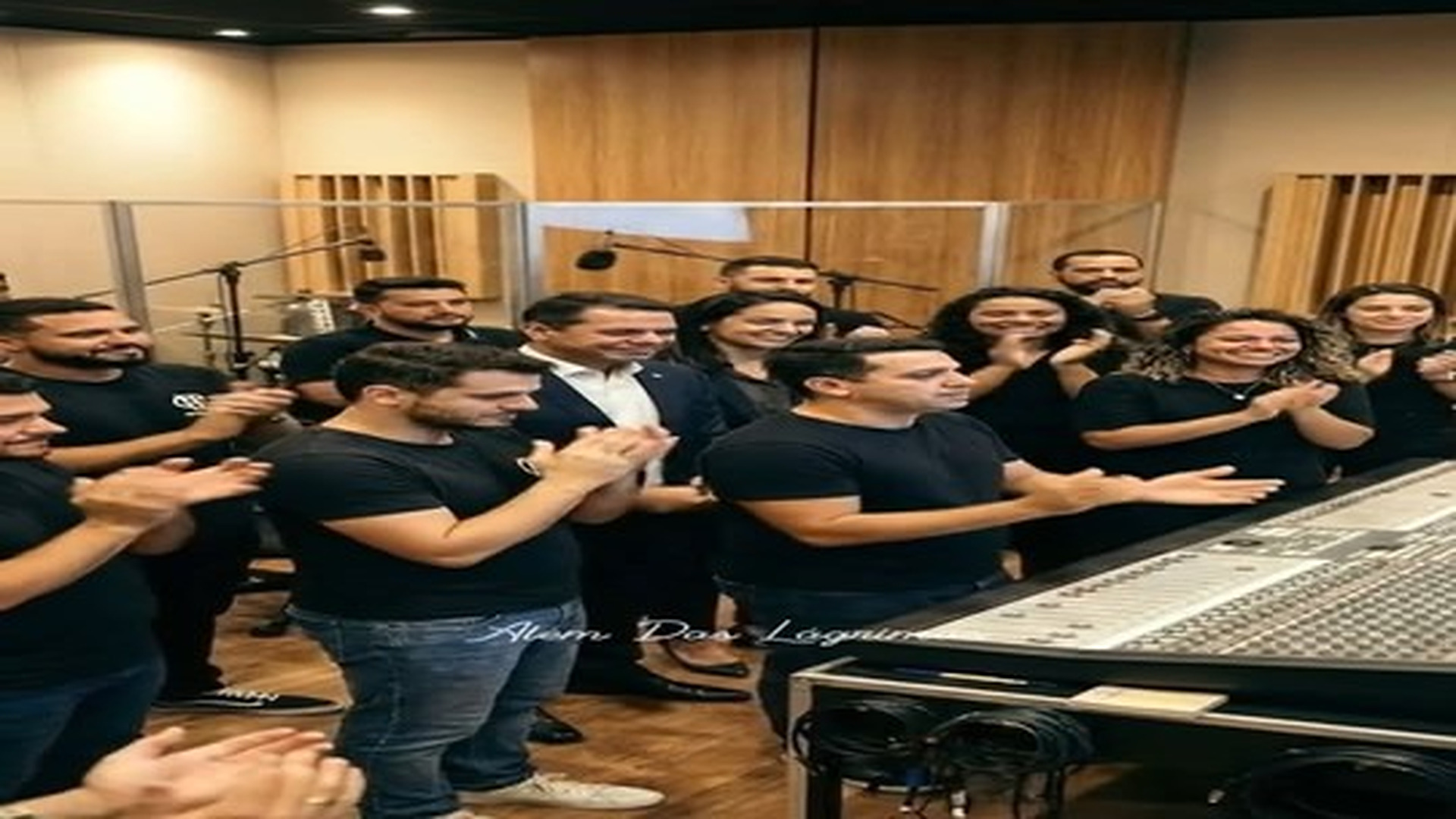 V1706102 Luz no Lençol o louvor de Clara que fez o estúdio inteiro desabar e | Báo Online Buổi Sáng67