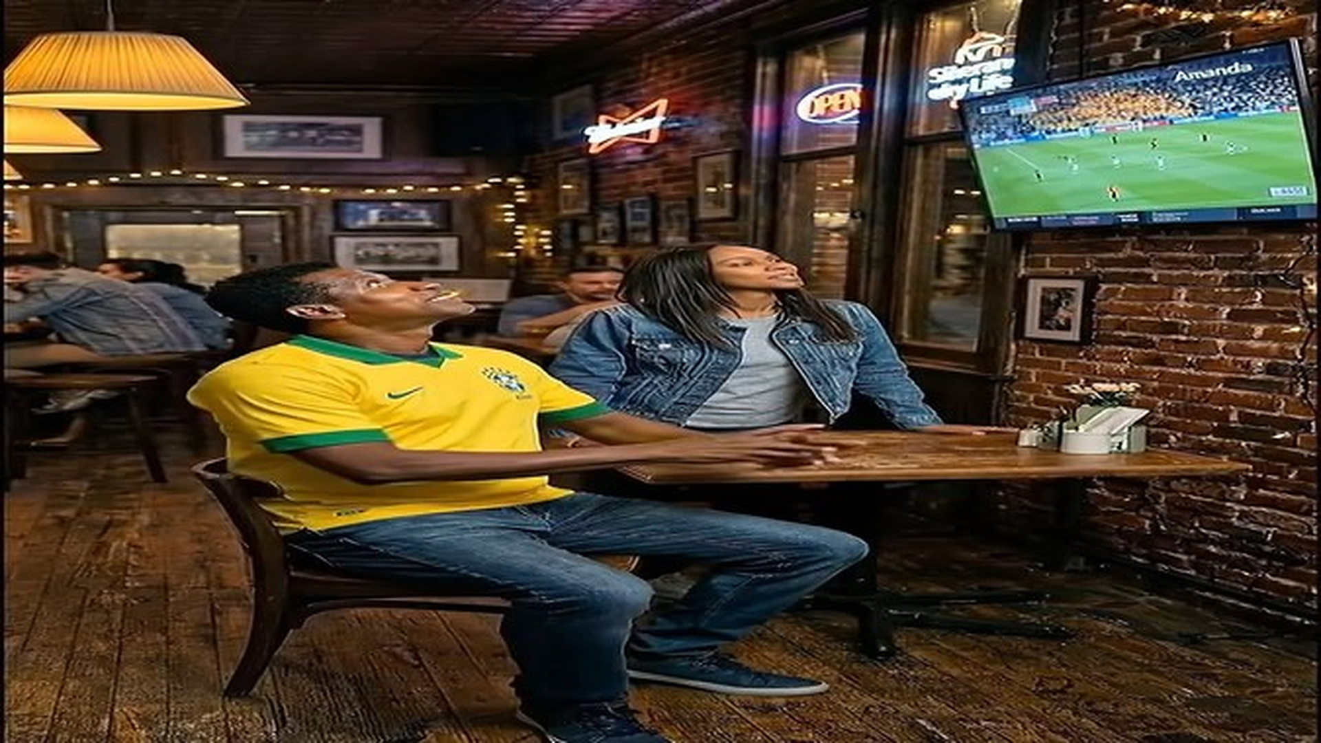 Parte 2 : V1607309 Os seguranças de um bar famoso nos Estados Unidos retiraram um cliente | Baby Animal