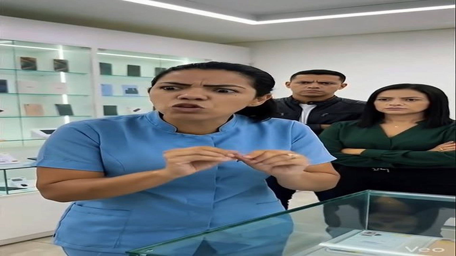 Parte 2 : V0907174 Essa velha so queria comprar um iphone, mas foi humilhada #reflexão #Hist_part2. | Cheater Watch USA